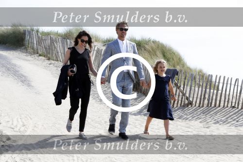 Zandvoort 1 juni 2017 
Boekpresentatie Peter Romer en zijn vrouw Anet Hock in standtent Rapa Nui . Hun kinderen waaronder Thijs en Nienke kregen het eerste boek. Het boek heet en nu ik! Thijs kwam voor het eerst met zijn nieuwe vriendin Igone de Jongh en zijn dochter Sammie