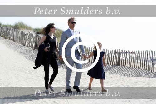Zandvoort 1 juni 2017 
Boekpresentatie Peter Romer en zijn vrouw Anet Hock in standtent Rapa Nui . Hun kinderen waaronder Thijs en Nienke kregen het eerste boek. Het boek heet en nu ik! Thijs kwam voor het eerst met zijn nieuwe vriendin Igone de Jongh en zijn dochter Sammie