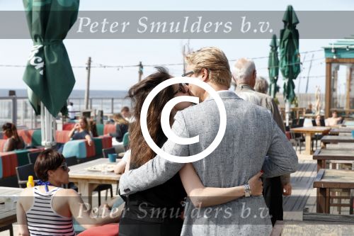 Zandvoort 1 juni 2017 
Boekpresentatie Peter Romer en zijn vrouw Anet Hock in standtent Rapa Nui . Hun kinderen waaronder Thijs en Nienke kregen het eerste boek. Het boek heet en nu ik! Thijs kwam voor het eerst met zijn nieuwe vriendin Igone de Jongh en zijn dochter Sammie