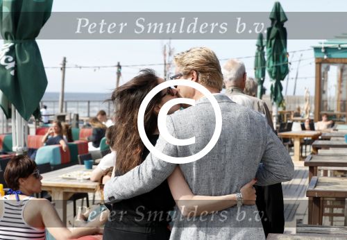Zandvoort 1 juni 2017 
Boekpresentatie Peter Romer en zijn vrouw Anet Hock in standtent Rapa Nui . Hun kinderen waaronder Thijs en Nienke kregen het eerste boek. Het boek heet en nu ik! Thijs kwam voor het eerst met zijn nieuwe vriendin Igone de Jongh en zijn dochter Sammie