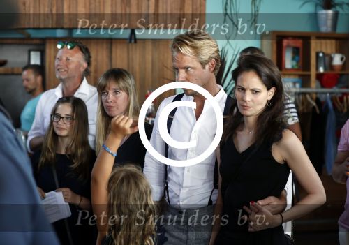 Zandvoort 1 juni 2017 
Boekpresentatie Peter Romer en zijn vrouw Anet Hock in standtent Rapa Nui . Hun kinderen waaronder Thijs en Nienke kregen het eerste boek. Het boek heet en nu ik! Thijs kwam voor het eerst met zijn nieuwe vriendin Igone de Jongh en zijn dochter Sammie