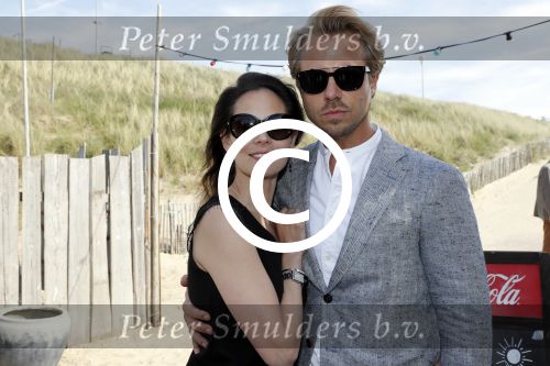 Zandvoort 1 juni 2017 
Boekpresentatie Peter Romer en zijn vrouw Anet Hock in standtent Rapa Nui . Hun kinderen waaronder Thijs en Nienke kregen het eerste boek. Het boek heet en nu ik! Thijs kwam voor het eerst met zijn nieuwe vriendin Igone de Jongh en zijn dochter Sammie