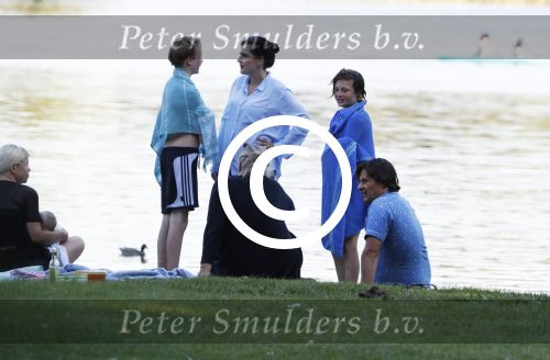 Amsterdam Amsterdamse Bos 17 juni 2017
Vincent Croiset met zijn zoons , zijn vriendin Tina de Bruin en hun baby Teddy , Annemarie Jung en Eva v d Gught met man en dochter
