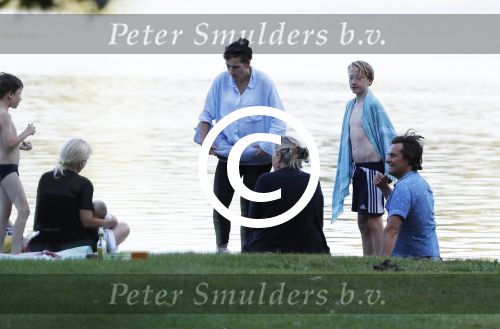 Amsterdam Amsterdamse Bos 17 juni 2017
Vincent Croiset met zijn zoons , zijn vriendin Tina de Bruin en hun baby Teddy , Annemarie Jung en Eva v d Gught met man en dochter