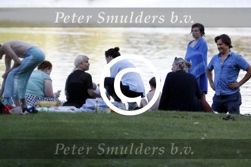 Amsterdam Amsterdamse Bos 17 juni 2017
Vincent Croiset met zijn zoons , zijn vriendin Tina de Bruin en hun baby Teddy , Annemarie Jung en Eva v d Gught met man en dochter