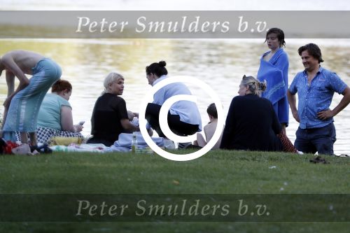 Amsterdam Amsterdamse Bos 17 juni 2017
Vincent Croiset met zijn zoons , zijn vriendin Tina de Bruin en hun baby Teddy , Annemarie Jung en Eva v d Gught met man en dochter