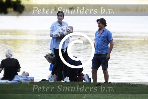Amsterdam Amsterdamse Bos 17 juni 2017
Vincent Croiset met zijn zoons , zijn vriendin Tina de Bruin en hun baby Teddy , Annemarie Jung en Eva v d Gught met man en dochter
