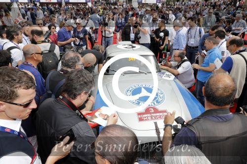 Brescia 18 mei 2017
Toto Wolff in zijn bijzonder Mercedes tijdens mille miglia