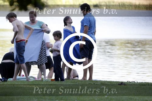 Amsterdam Amsterdamse Bos 17 juni 2017
Vincent Croiset met zijn zoons , zijn vriendin Tina de Bruin en hun baby Teddy , Annemarie Jung en Eva v d Gught met man en dochter