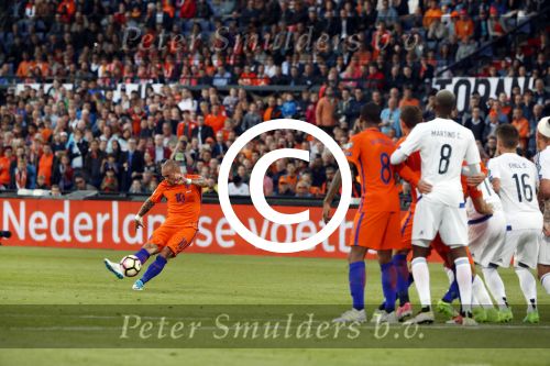 Rotterdam 9 juni 2017
Nederland - Luxemburg in de kuip . De wedstrijd dat Wesley Sneijder record international wordt en waar Ruud Gullit en Dick Advocaat voor het eerst bondscoach en assistent zijn. Yolanthe Sneijder Cabau zit op de tribune met zoons Jessey en Xess Xava