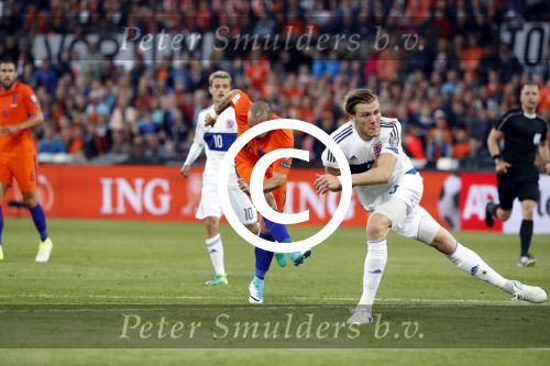 Rotterdam 9 juni 2017
Nederland - Luxemburg in de kuip . De wedstrijd dat Wesley Sneijder record international wordt en waar Ruud Gullit en Dick Advocaat voor het eerst bondscoach en assistent zijn. Yolanthe Sneijder Cabau zit op de tribune met zoons Jessey en Xess Xava