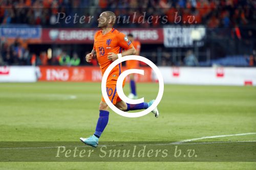 Rotterdam 9 juni 2017
Nederland - Luxemburg in de kuip . De wedstrijd dat Wesley Sneijder record international wordt en waar Ruud Gullit en Dick Advocaat voor het eerst bondscoach en assistent zijn. Yolanthe Sneijder Cabau zit op de tribune met zoons Jessey en Xess Xava