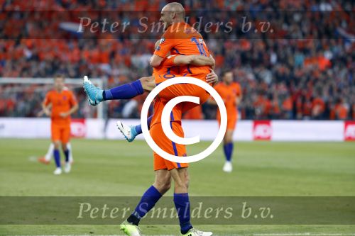 Rotterdam 9 juni 2017
Nederland - Luxemburg in de kuip . De wedstrijd dat Wesley Sneijder record international wordt en waar Ruud Gullit en Dick Advocaat voor het eerst bondscoach en assistent zijn. Yolanthe Sneijder Cabau zit op de tribune met zoons Jessey en Xess Xava