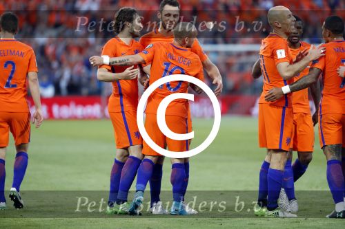 Rotterdam 9 juni 2017
Nederland - Luxemburg in de kuip . De wedstrijd dat Wesley Sneijder record international wordt en waar Ruud Gullit en Dick Advocaat voor het eerst bondscoach en assistent zijn. Yolanthe Sneijder Cabau zit op de tribune met zoons Jessey en Xess Xava