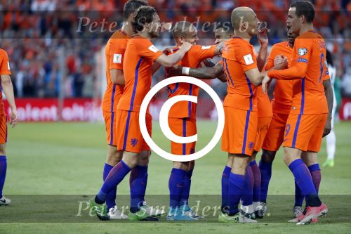 Rotterdam 9 juni 2017
Nederland - Luxemburg in de kuip . De wedstrijd dat Wesley Sneijder record international wordt en waar Ruud Gullit en Dick Advocaat voor het eerst bondscoach en assistent zijn. Yolanthe Sneijder Cabau zit op de tribune met zoons Jessey en Xess Xava