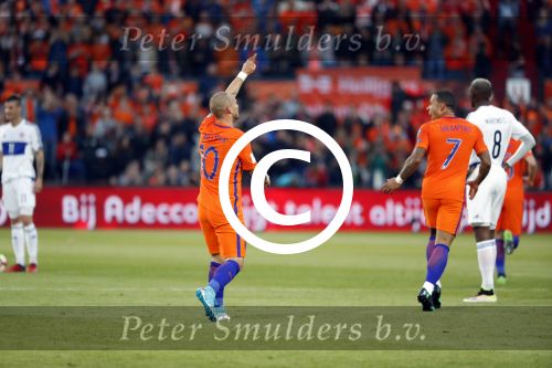 Rotterdam 9 juni 2017
Nederland - Luxemburg in de kuip . De wedstrijd dat Wesley Sneijder record international wordt en waar Ruud Gullit en Dick Advocaat voor het eerst bondscoach en assistent zijn. Yolanthe Sneijder Cabau zit op de tribune met zoons Jessey en Xess Xava