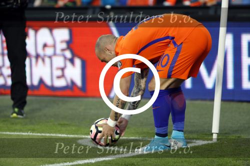 Rotterdam 9 juni 2017
Nederland - Luxemburg in de kuip . De wedstrijd dat Wesley Sneijder record international wordt en waar Ruud Gullit en Dick Advocaat voor het eerst bondscoach en assistent zijn. Yolanthe Sneijder Cabau zit op de tribune met zoons Jessey en Xess Xava