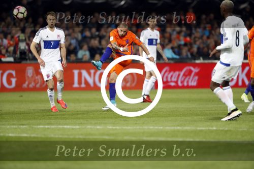 Rotterdam 9 juni 2017
Nederland - Luxemburg in de kuip . De wedstrijd dat Wesley Sneijder record international wordt en waar Ruud Gullit en Dick Advocaat voor het eerst bondscoach en assistent zijn. Yolanthe Sneijder Cabau zit op de tribune met zoons Jessey en Xess Xava