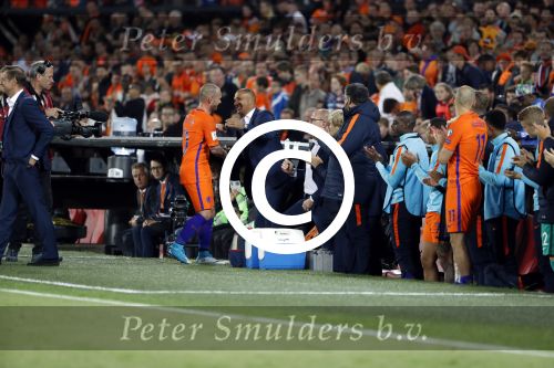 Rotterdam 9 juni 2017
Nederland - Luxemburg in de kuip . De wedstrijd dat Wesley Sneijder record international wordt en waar Ruud Gullit en Dick Advocaat voor het eerst bondscoach en assistent zijn. Yolanthe Sneijder Cabau zit op de tribune met zoons Jessey en Xess Xava