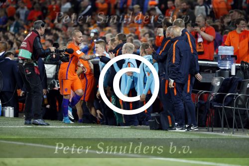 Rotterdam 9 juni 2017
Nederland - Luxemburg in de kuip . De wedstrijd dat Wesley Sneijder record international wordt en waar Ruud Gullit en Dick Advocaat voor het eerst bondscoach en assistent zijn. Yolanthe Sneijder Cabau zit op de tribune met zoons Jessey en Xess Xava