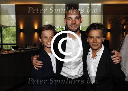 Utrecht 11 juni 2017
Gala van Wesley Sneijder in het v d Valk Hotel Utrecht. Wesley met Daniel de Vries en een vriendje