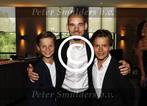 Utrecht 11 juni 2017
Gala van Wesley Sneijder in het v d Valk Hotel Utrecht. Wesley met Daniel de Vries en een vriendje