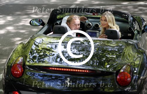 Amsterdam 1 juni 2017
Opnames videoclip Wesly Bronkhorst met model Mandy de Poel in Ferrari