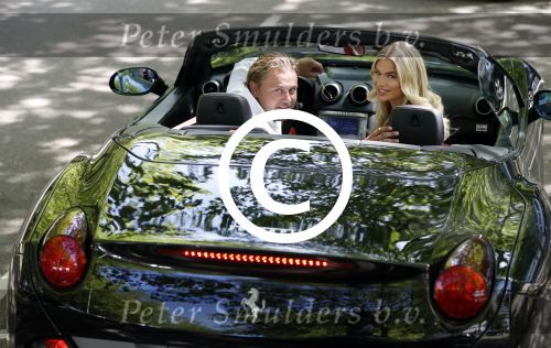 Amsterdam 1 juni 2017
Opnames videoclip Wesly Bronkhorst met model Mandy de Poel in Ferrari