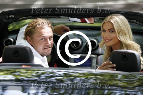 Amsterdam 1 juni 2017
Opnames videoclip Wesly Bronkhorst met model Mandy de Poel in Ferrari