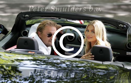 Amsterdam 1 juni 2017
Opnames videoclip Wesly Bronkhorst met model Mandy de Poel in Ferrari