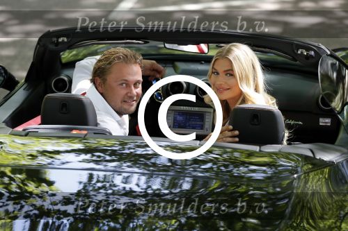 Amsterdam 1 juni 2017
Opnames videoclip Wesly Bronkhorst met model Mandy de Poel in Ferrari