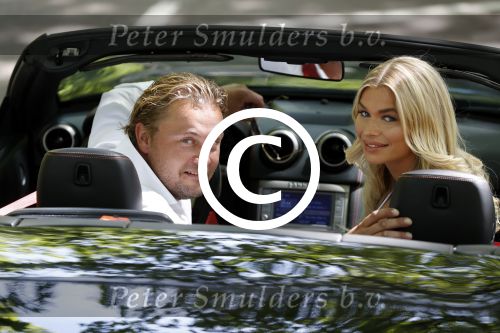 Amsterdam 1 juni 2017
Opnames videoclip Wesly Bronkhorst met model Mandy de Poel in Ferrari