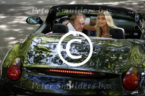 Amsterdam 1 juni 2017
Opnames videoclip Wesly Bronkhorst met model Mandy de Poel in Ferrari
