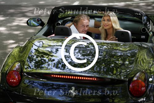Amsterdam 1 juni 2017
Opnames videoclip Wesly Bronkhorst met model Mandy de Poel in Ferrari