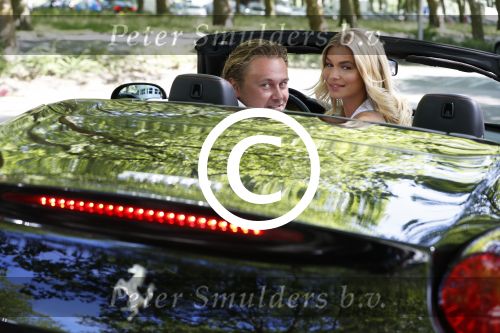Amsterdam 1 juni 2017
Opnames videoclip Wesly Bronkhorst met model Mandy de Poel in Ferrari