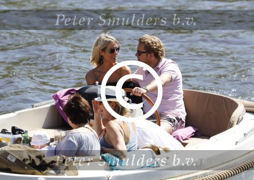 Amsterdam 26 mei 2017 
Wesly Bronkhorst met zijn nieuwe vriendin Marieke v Rootselaar en familie aan het varen met zijn sloep