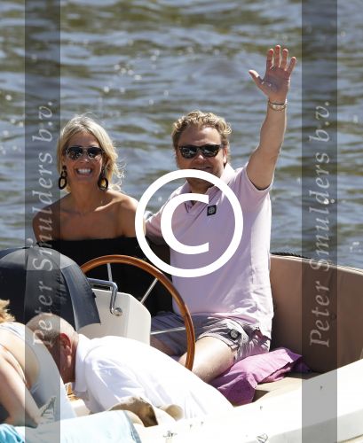 Amsterdam 26 mei 2017 
Wesly Bronkhorst met zijn nieuwe vriendin Marieke v Rootselaar en familie aan het varen met zijn sloep