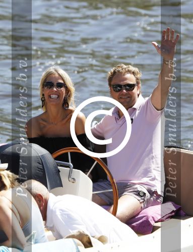 Amsterdam 26 mei 2017 
Wesly Bronkhorst met zijn nieuwe vriendin Marieke v Rootselaar en familie aan het varen met zijn sloep