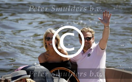 Amsterdam 26 mei 2017 
Wesly Bronkhorst met zijn nieuwe vriendin Marieke v Rootselaar en familie aan het varen met zijn sloep