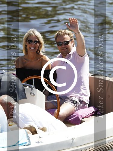 Amsterdam 26 mei 2017 
Wesly Bronkhorst met zijn nieuwe vriendin Marieke v Rootselaar en familie aan het varen met zijn sloep