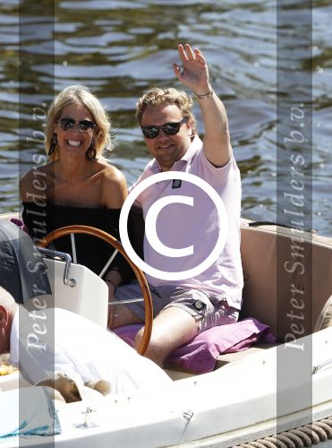 Amsterdam 26 mei 2017 
Wesly Bronkhorst met zijn nieuwe vriendin Marieke v Rootselaar en familie aan het varen met zijn sloep