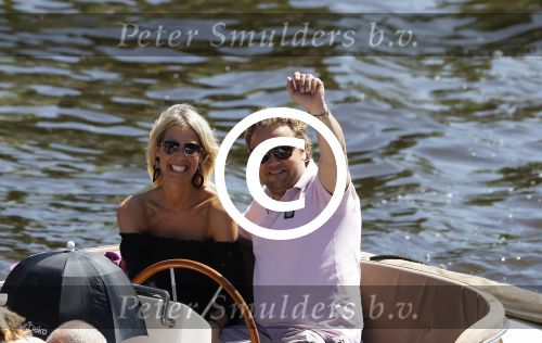 Amsterdam 26 mei 2017 
Wesly Bronkhorst met zijn nieuwe vriendin Marieke v Rootselaar en familie aan het varen met zijn sloep