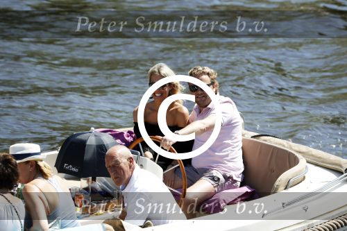 Amsterdam 26 mei 2017 
Wesly Bronkhorst met zijn nieuwe vriendin Marieke v Rootselaar en familie aan het varen met zijn sloep
