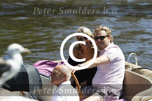 Amsterdam 26 mei 2017 
Wesly Bronkhorst met zijn nieuwe vriendin Marieke v Rootselaar en familie aan het varen met zijn sloep
