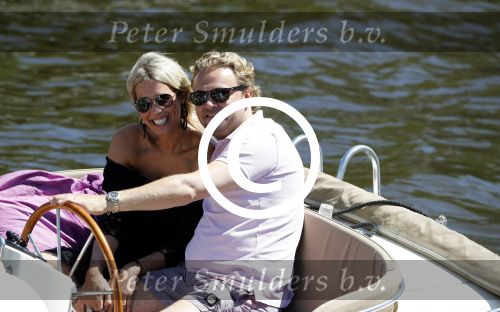 Amsterdam 26 mei 2017 
Wesly Bronkhorst met zijn nieuwe vriendin Marieke v Rootselaar en familie aan het varen met zijn sloep