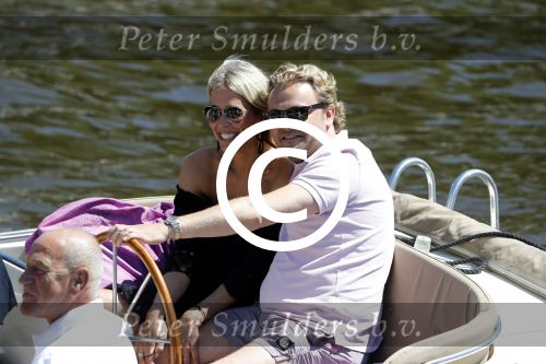 Amsterdam 26 mei 2017 
Wesly Bronkhorst met zijn nieuwe vriendin Marieke v Rootselaar en familie aan het varen met zijn sloep