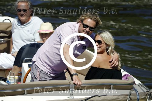 Amsterdam 26 mei 2017 
Wesly Bronkhorst met zijn nieuwe vriendin Marieke v Rootselaar en familie aan het varen met zijn sloep