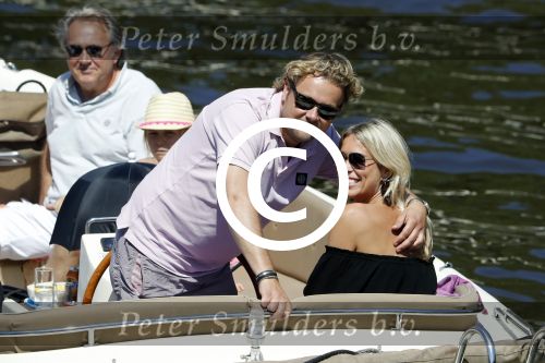 Amsterdam 26 mei 2017 
Wesly Bronkhorst met zijn nieuwe vriendin Marieke v Rootselaar en familie aan het varen met zijn sloep