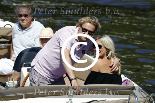 Amsterdam 26 mei 2017 
Wesly Bronkhorst met zijn nieuwe vriendin Marieke v Rootselaar en familie aan het varen met zijn sloep