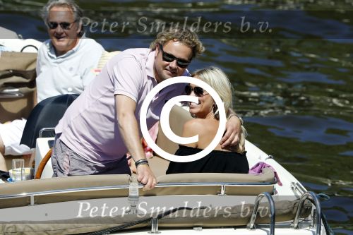 Amsterdam 26 mei 2017 
Wesly Bronkhorst met zijn nieuwe vriendin Marieke v Rootselaar en familie aan het varen met zijn sloep
